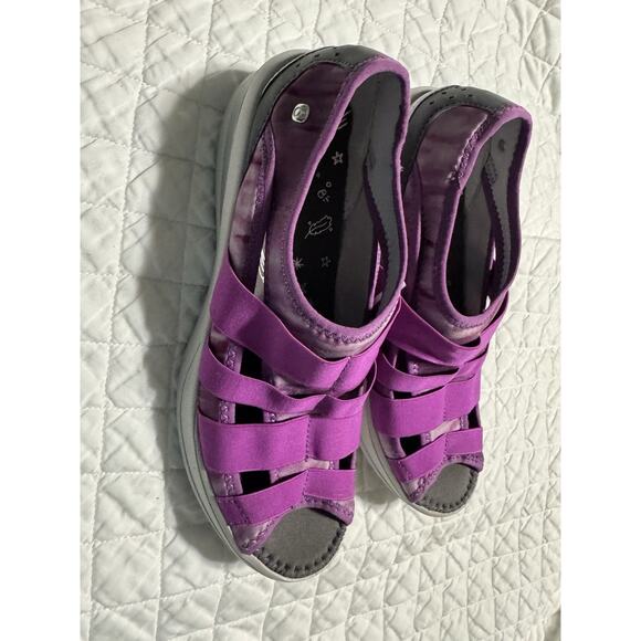 Bzees Frill Open Toe Strappy Comfort Pink Sandals Size 9w Lightweight - Picture 1 of 6